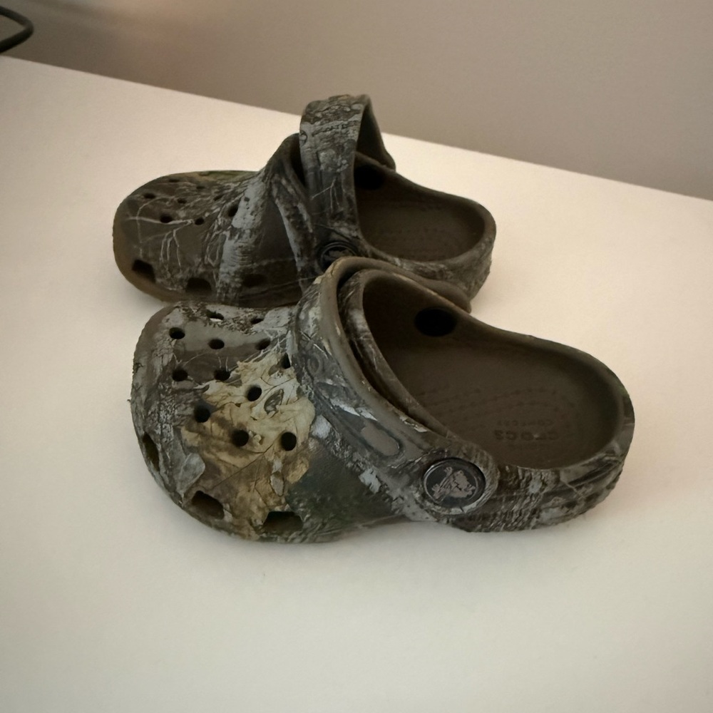 CROCS Kids Camouflage Slippers